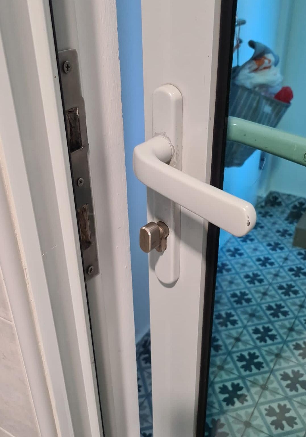 realignment-aluminum-door-lock-in-kovan-affordable-door-repair